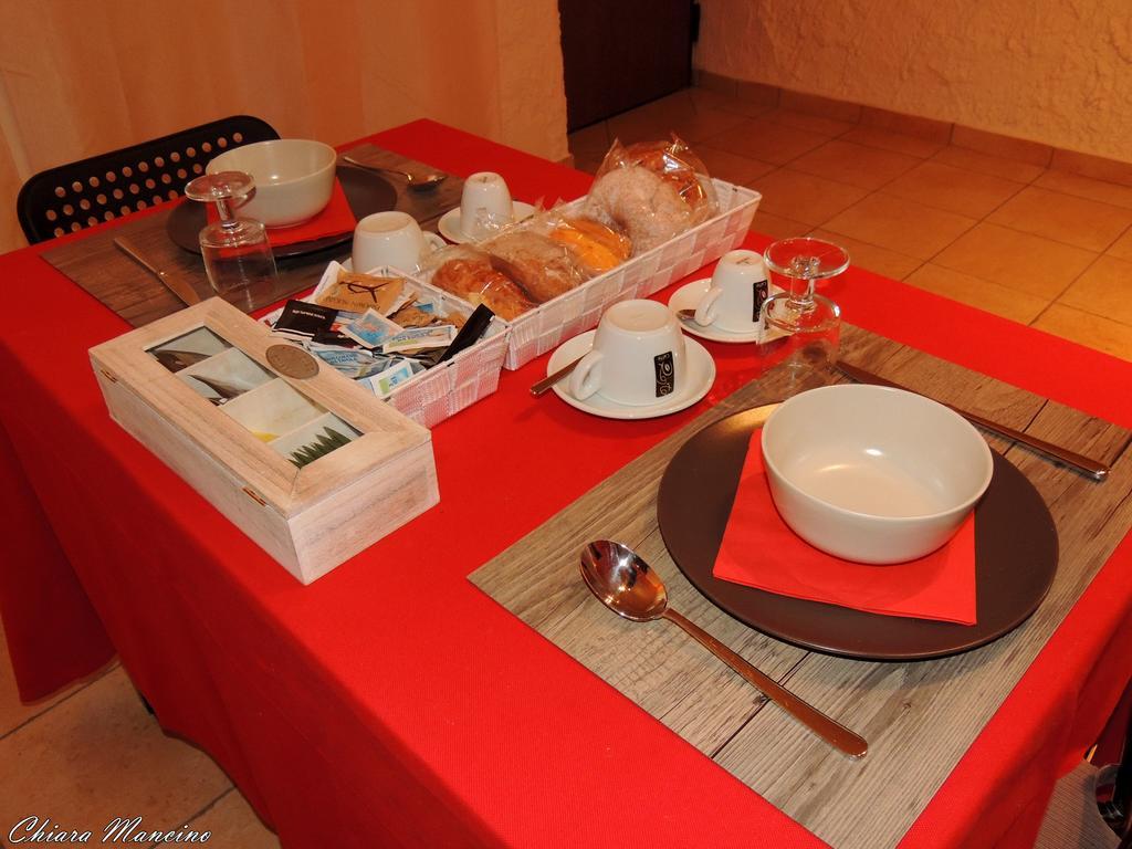 La Casa Del Colonnello Hotel Vercelli Luaran gambar